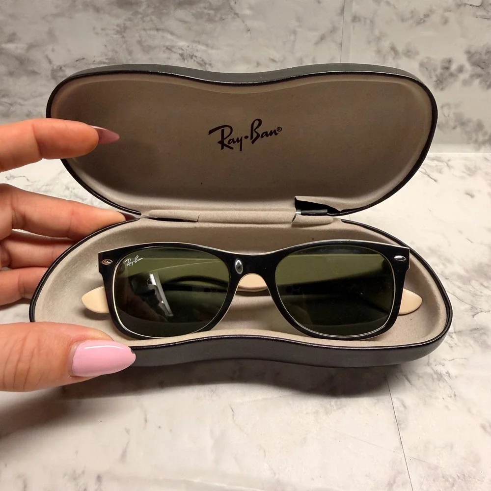 Ray-Ban RB 2132 New Wayfarer Sunglasses Black Beige 52mm Italy with Case